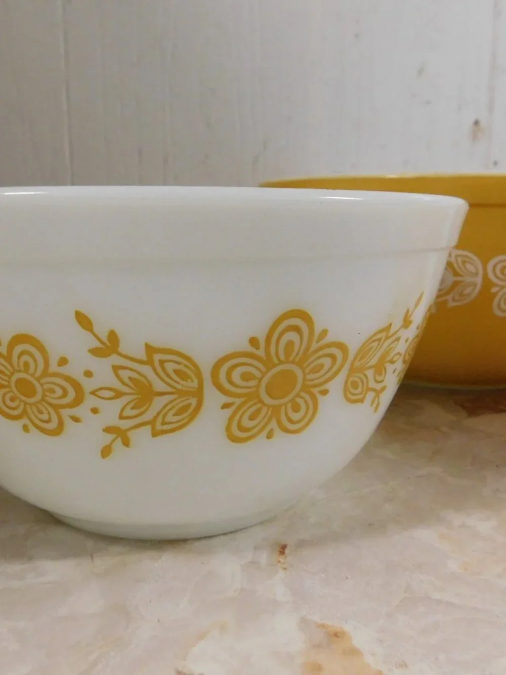 Pyrex Butterfly Gold 3 pc Nesting Mixing Bowl Set